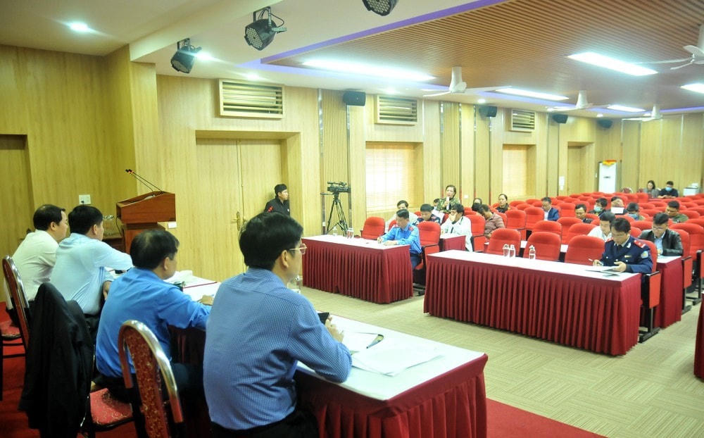 Cũng trong sáng ngày 5/3, Sở GTVT Nghệ An tiếp tục có buổi đối thoại với đại diện các nhà xe để có hướng tháo gỡ những vướng mắc.