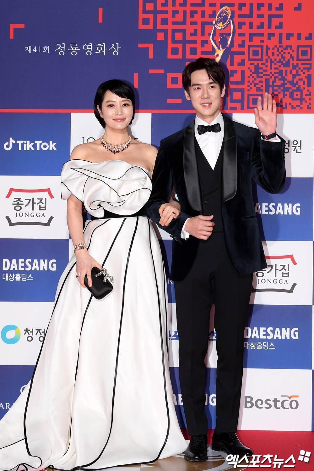 [ẢNH] Ngỡ ngàng sắc đẹp của 'mỹ nhân U60' Kim Hye Soo