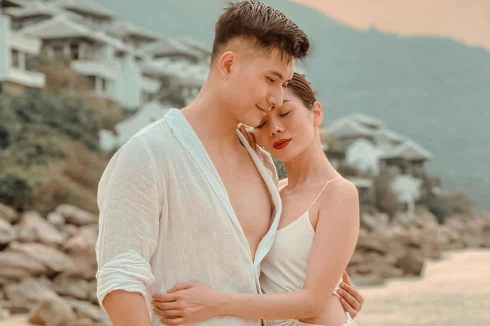 Lệ Quyên và Lâm Bảo Châu tình tứ bên nhau.