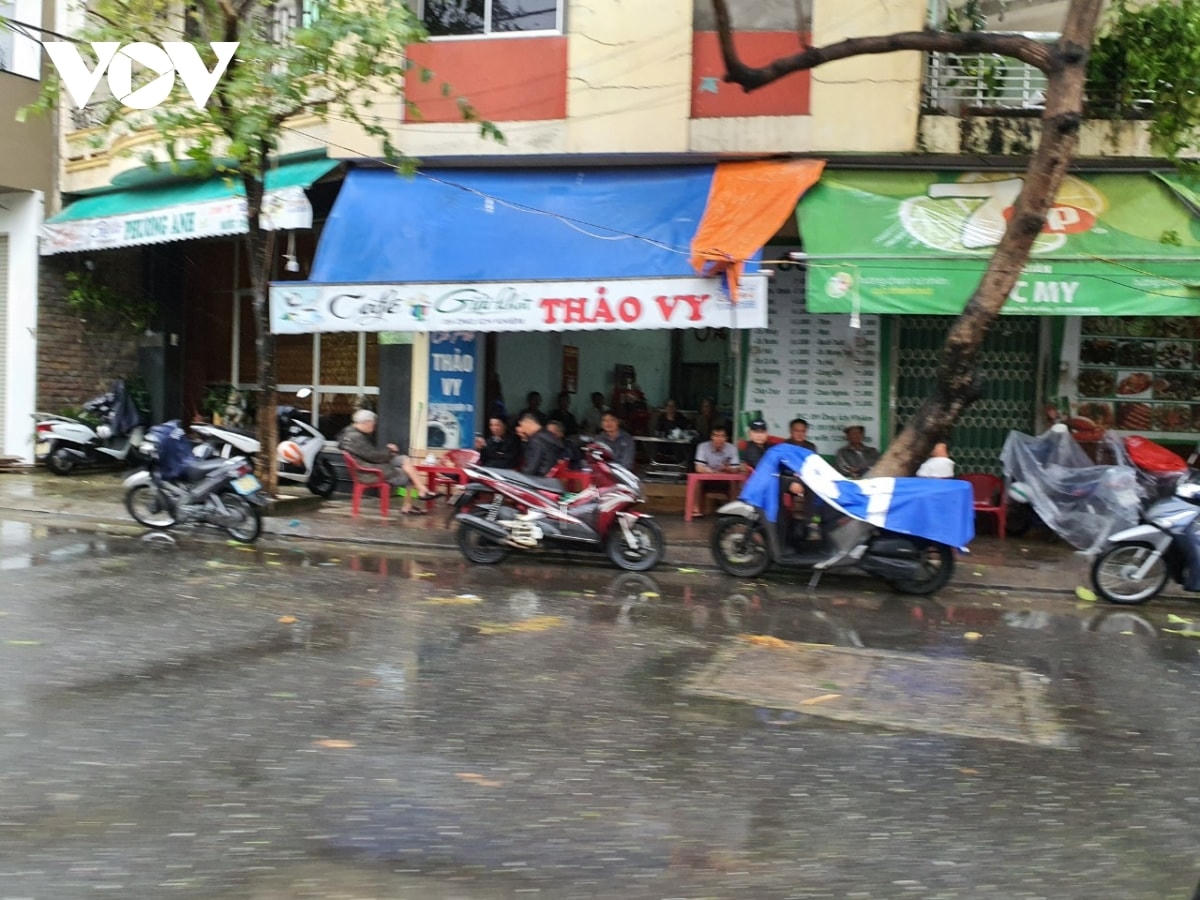 Đà Nẵng sau một đêm 'đón' bão số 13