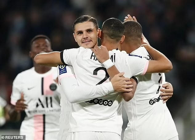 Vắng Messi, PSG nhọc nhằn đánh bại Metz nhờ cú đúp của Hakimi