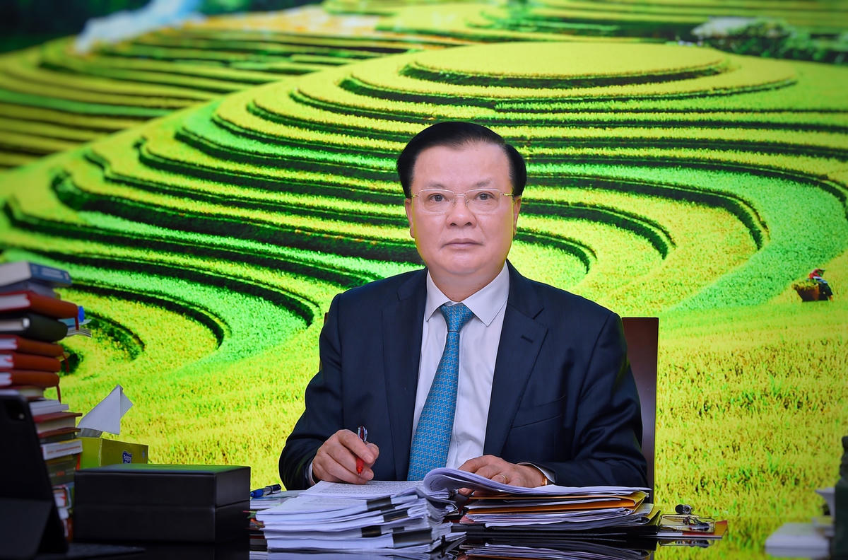 Uỷ viên Bộ Chính trị, Bộ trưởng Bộ Tài chính ĐInh Tiến Dũng trò chuyện đầu xuân