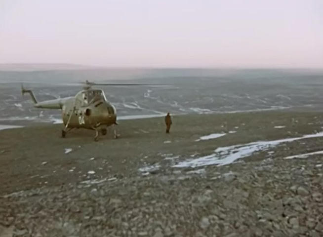 Các nhà khoa học Liên Xô thăm địa điểm vụ nổ tại Novaya Zemlya, ngay bên trên khu vực phát nổ của quả bom hạt nhân "Tsar Bomba".  