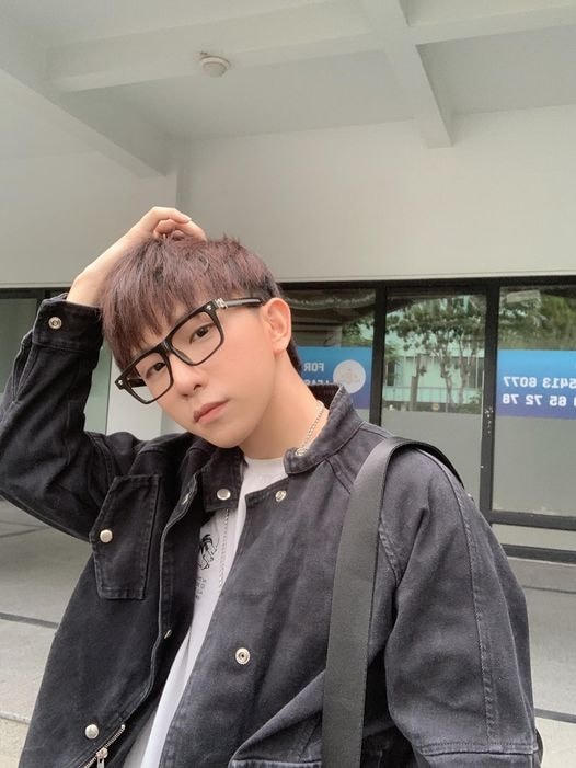 Tùng Maru của Uni5 cũng hỏi fan: “Chắc các cậu nhớ mình lắm rùi phải hăm”.