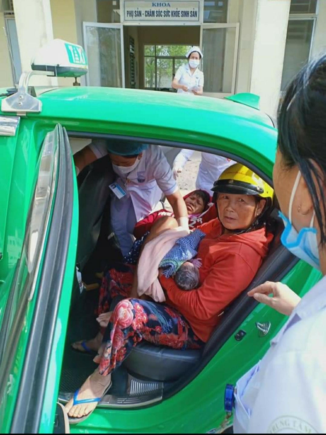 Tài xế taxi Mai Linh Tam Kỳ giúp sản phụ “vượt cạn”.