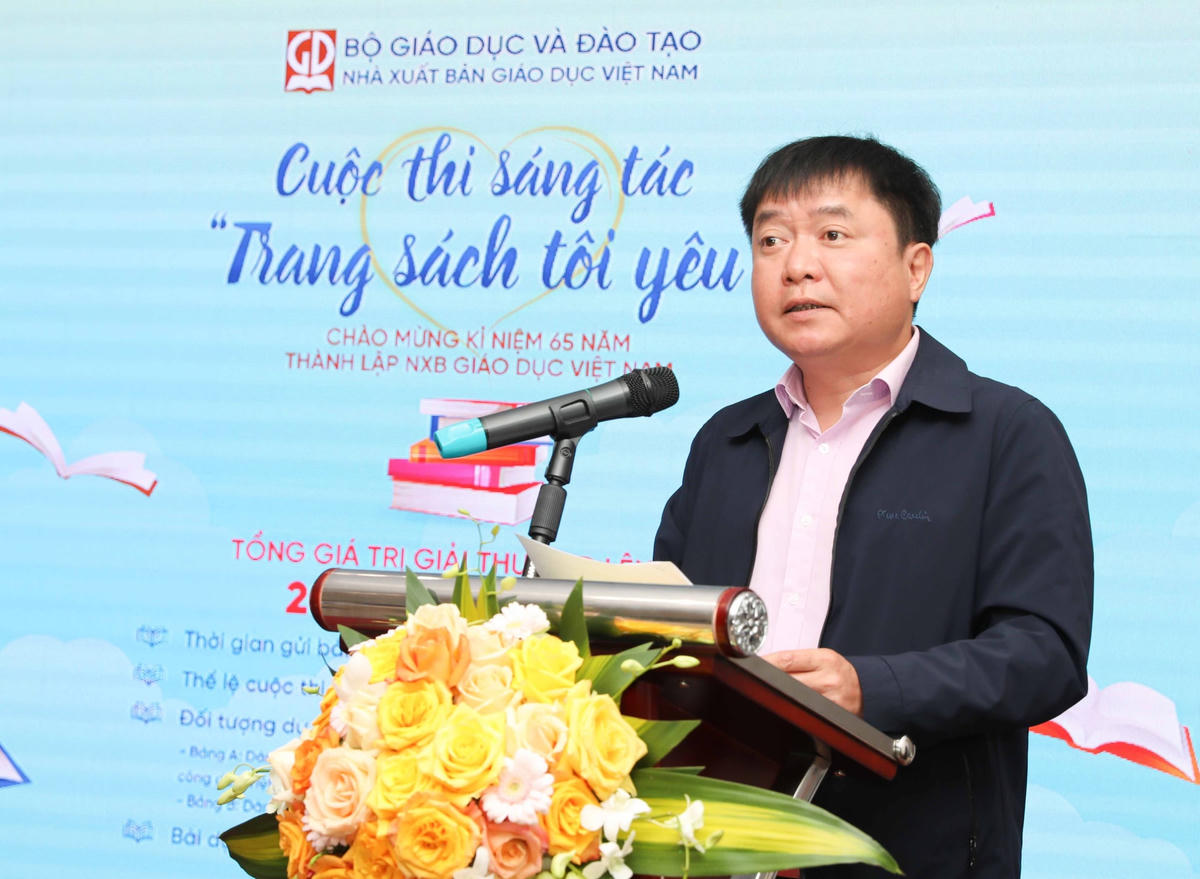 Ông Lê Hoàng Hải, Phó Tổng giám đốc NXB Giáo dục Việt Nam phát biểu tại lễ khai mạc trại sáng tác “Trang sách tôi yêu”. Ảnh: Thanh Tùng.