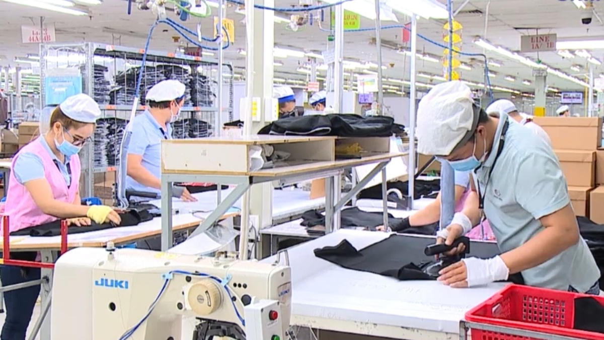 Doanh nghiệp các địa phương vùng kinh tế trọng điểm phía Nam đang khôi phục đà sản xuất sau thời gian ngưng trệ để phòng, chống  dịch.