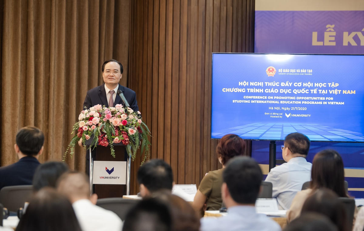 Bộ trưởng Bộ GD&ĐT Phùng Xuân Nhạ nhấn mạnh: “Đây cũng là cơ hội để các trường trong nước và quốc tế kết nối, đưa ra chương trình đào tạo phù hợp và chất lượng”.