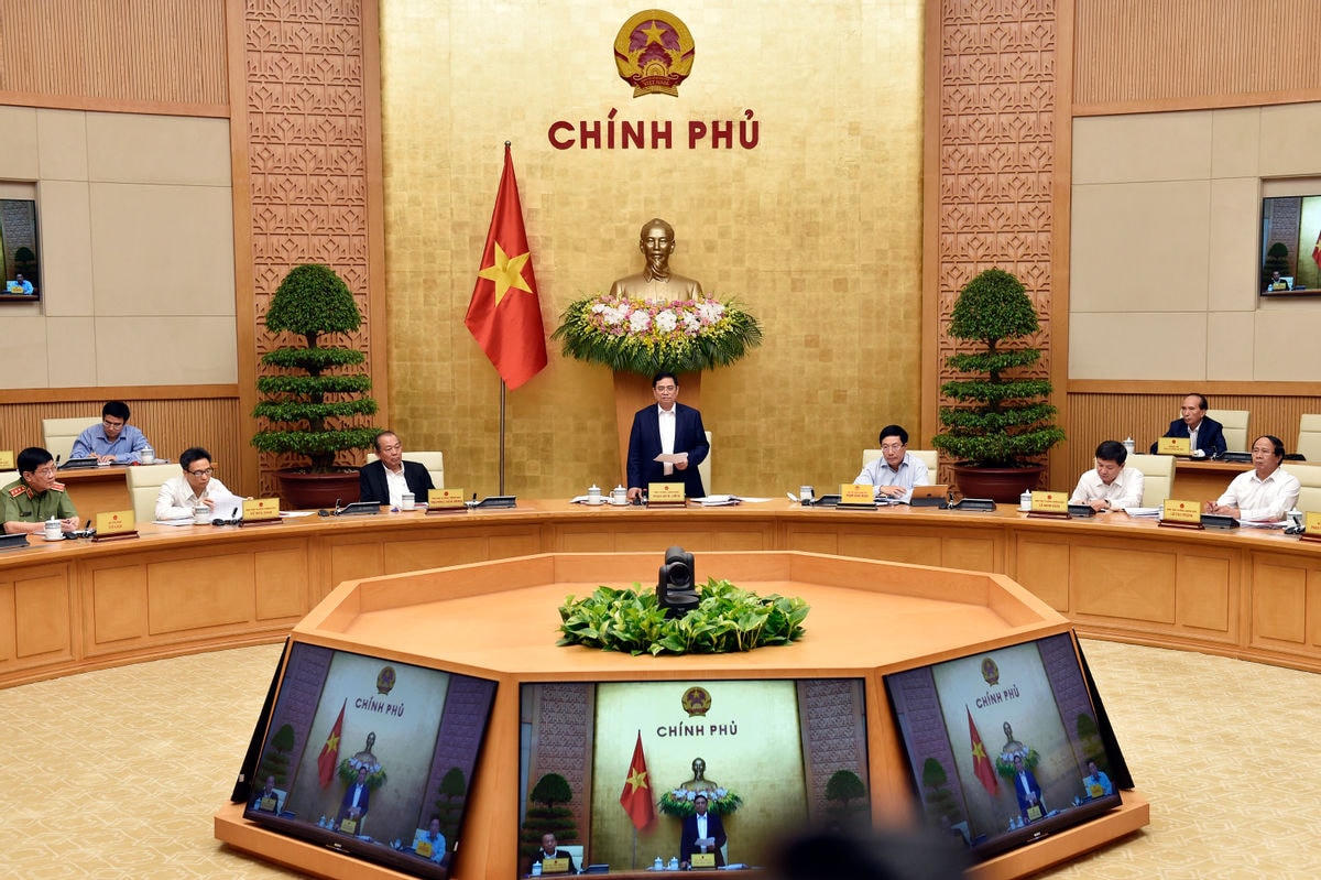 Chính phủ họp triển khai công việc sau khi kiện toàn.  