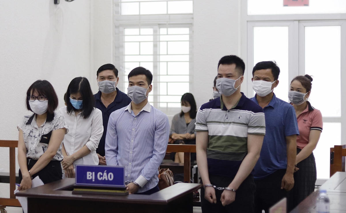Các bị cáo tại phiên toà.
