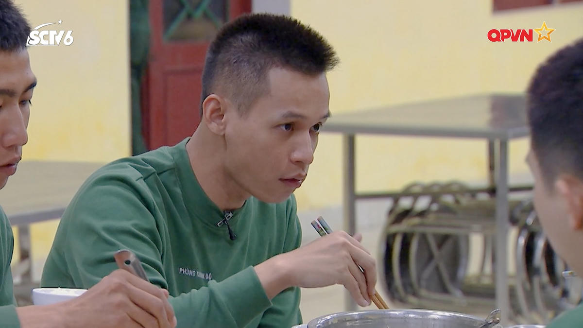 Độ Mixi lên tiếng nhắc nhở đàn em về kỷ luật trong Quân đội. 