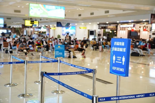 Hành khách chủ động khai báo y tế trước khi đến sân bay để tránh ùn tắc. Ảnh minh họa.