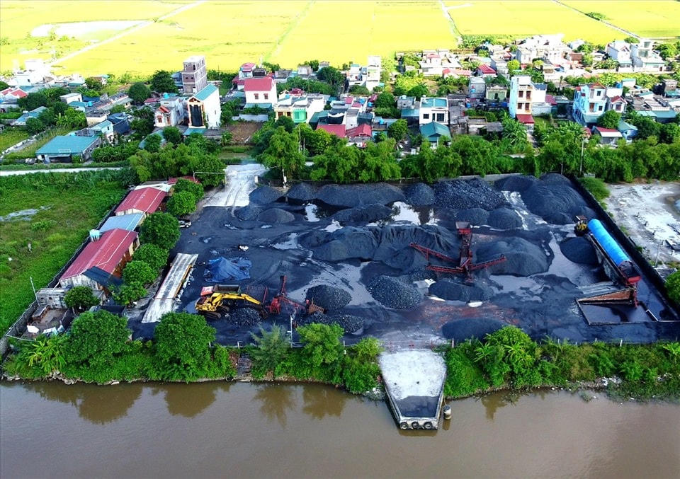 Bãi than của Công ty Hoàng Kim, nơi diễn ra 2/3 vụ trộm cắp than.