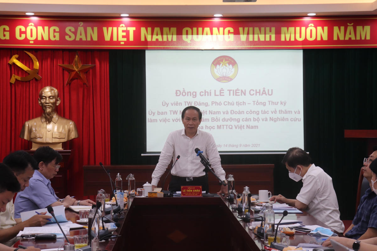 Phó Chủ tịch - Tổng Thư ký Lê Tiến Châu phát biểu tại cuộc làm việc