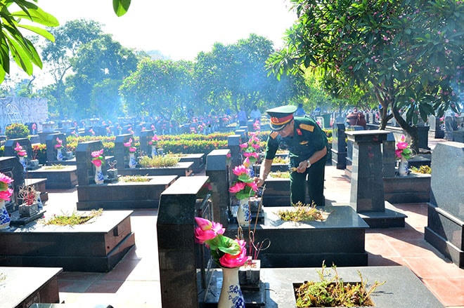 Các CBCNV Viettel tại các địa phương đều dành thời gian thăm hỏi những gia đình có công với cách mạng trên địa bàn đóng quân.
