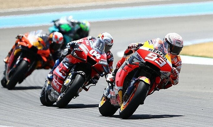 Marquez (số 93) ở chặng đua đầu tiên mùa 2020. Ảnh: Autosport.