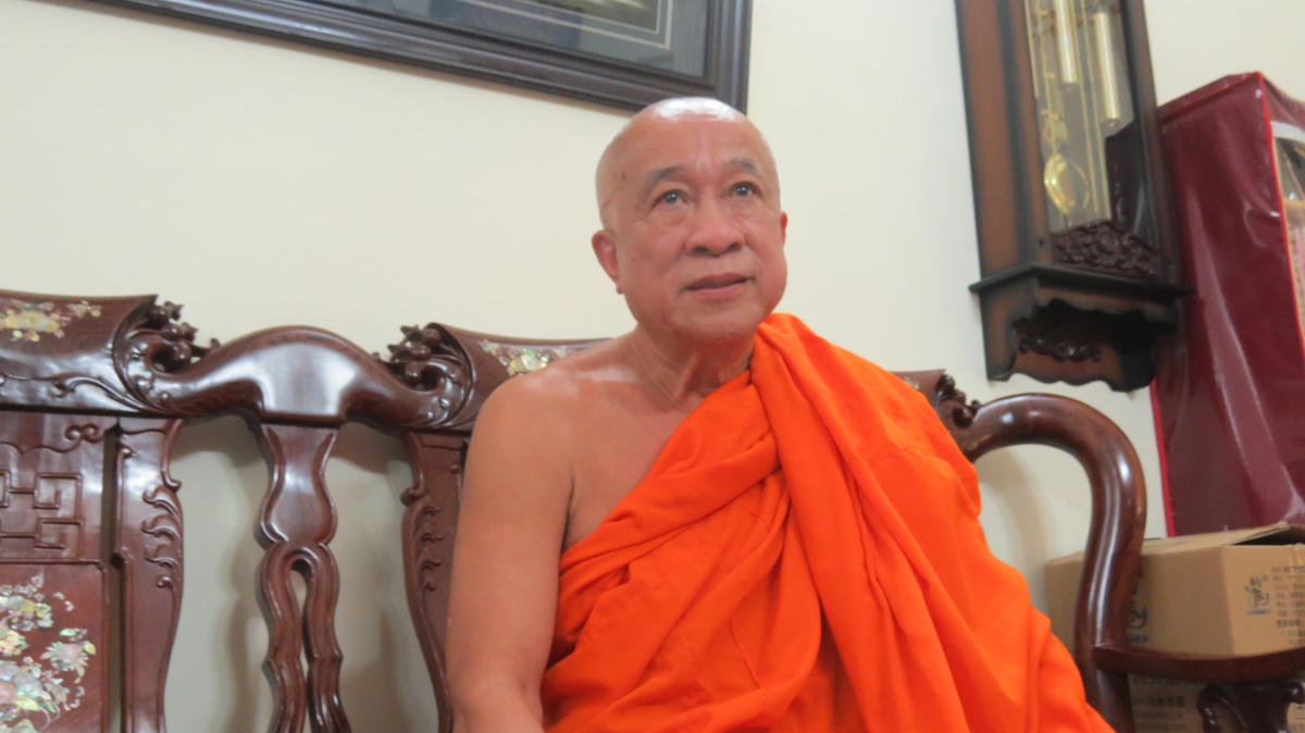 Thượng toạ Thích Thiện Chiếu chia sẻ với phóng viên.