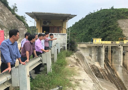 Kiểm tra công tác an toàn hồ đập tại Nhà máy thủy điện Hố Hô (Hà Tĩnh).