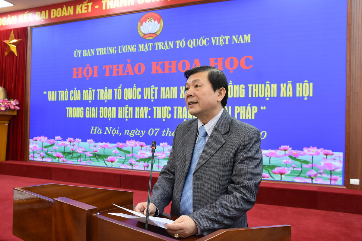 Phó Chủ tịch Nguyễn Hữu Dũng phát biểu tại hội thảo.