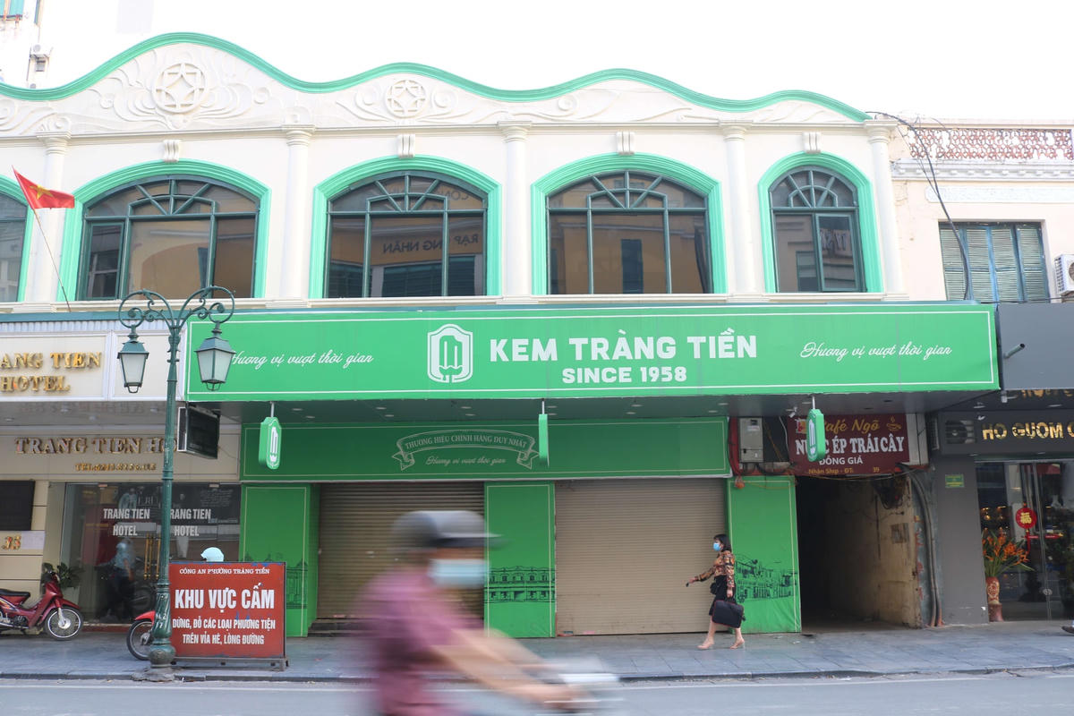 Hà Nội: Hàng quán đóng cửa phòng dịch, chủ kinh doanh bỏ phố về quê