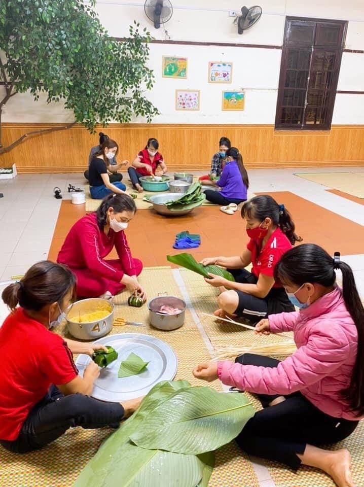 Lực lượng giáo viên chấp nhận nguy hiểm và khó khăn, tình nguyện góp sức chống dịch.