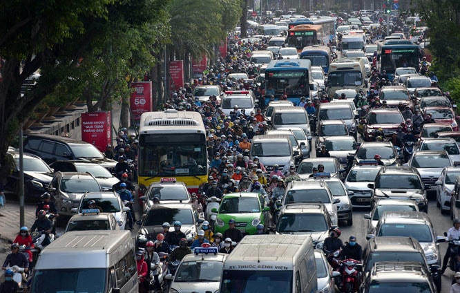 Ùn tắc giao thông là nỗi ám ảnh của người dân Hà Nội.