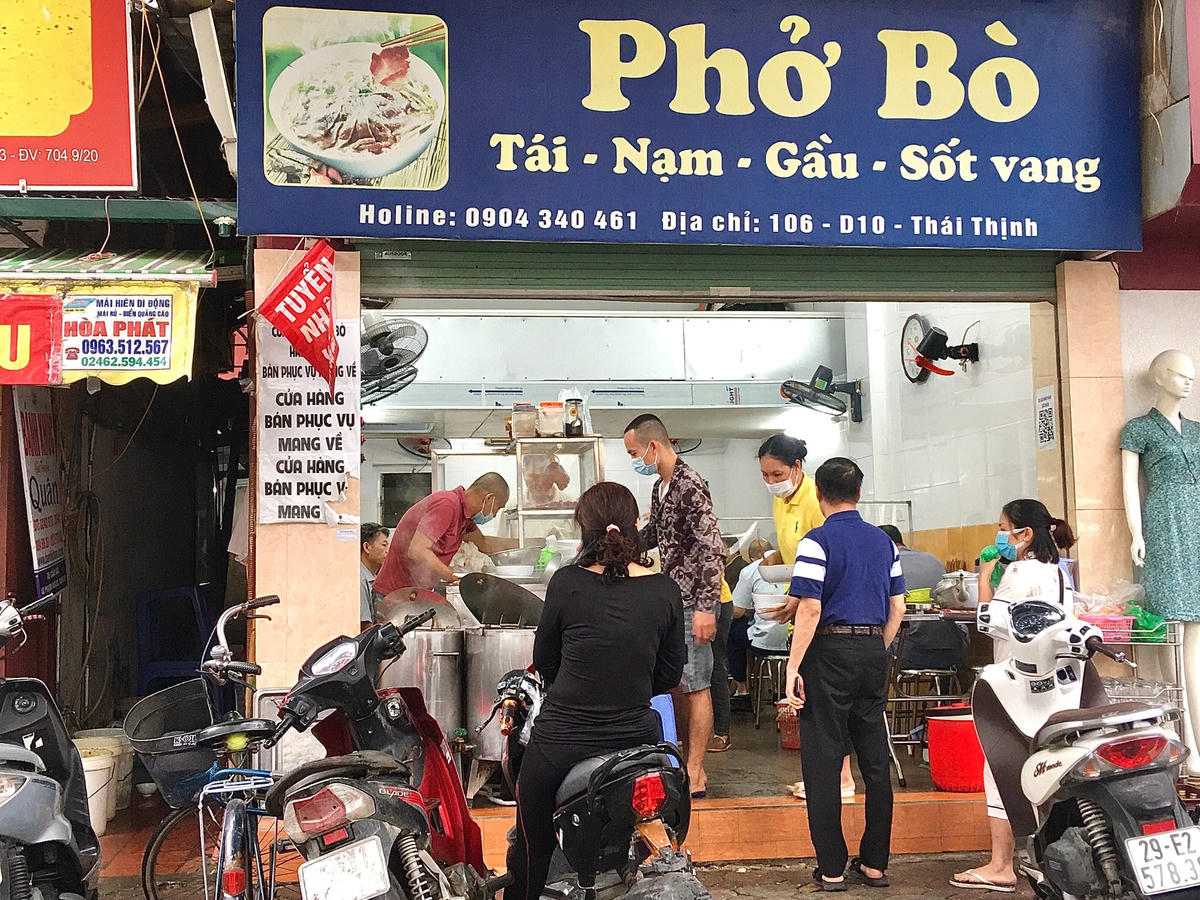 Người dân vẫn chủ yếu chọn hình thức mua mang về.