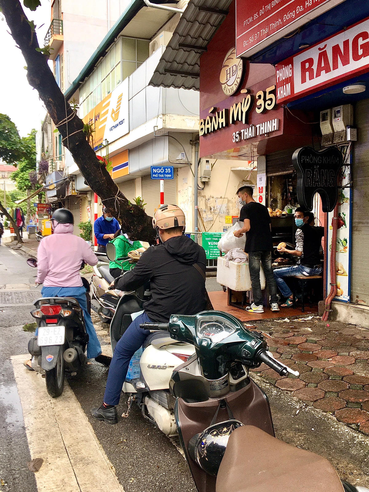 Các hoạt động và cơ sở kinh doanh phải đảm bảo biện pháp phòng, chống dịch bệnh Covid-19, thực hiện nghiêm 5K, cài đặt và quét mã QR theo quy định của Bộ Y tế và thành phố.