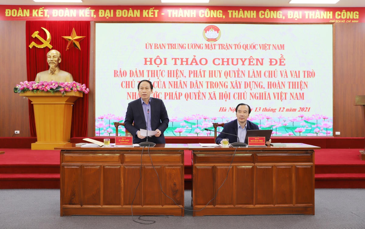 Phó Chủ tịch - Tổng Thư ký Lê Tiến Châu, Phó Chủ tịch Ngô Sách Thực chủ trì Hội thảo.