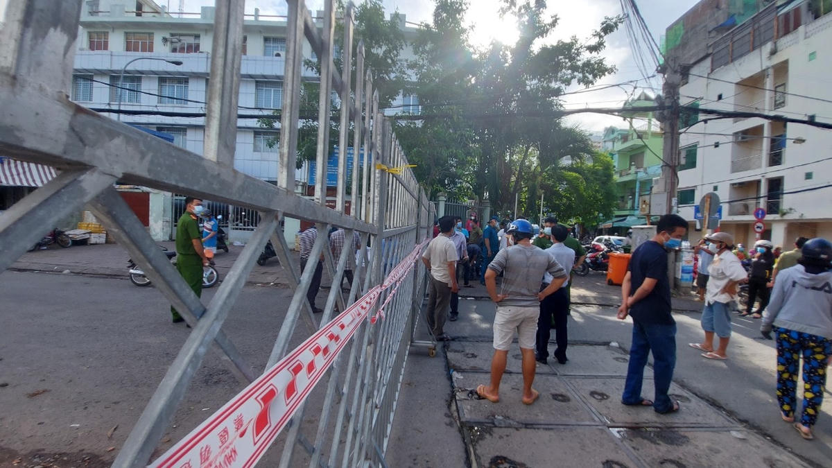 Từ 16h hôm nay, người dân trong khu vực phong toả không được rời khỏi khu vực.