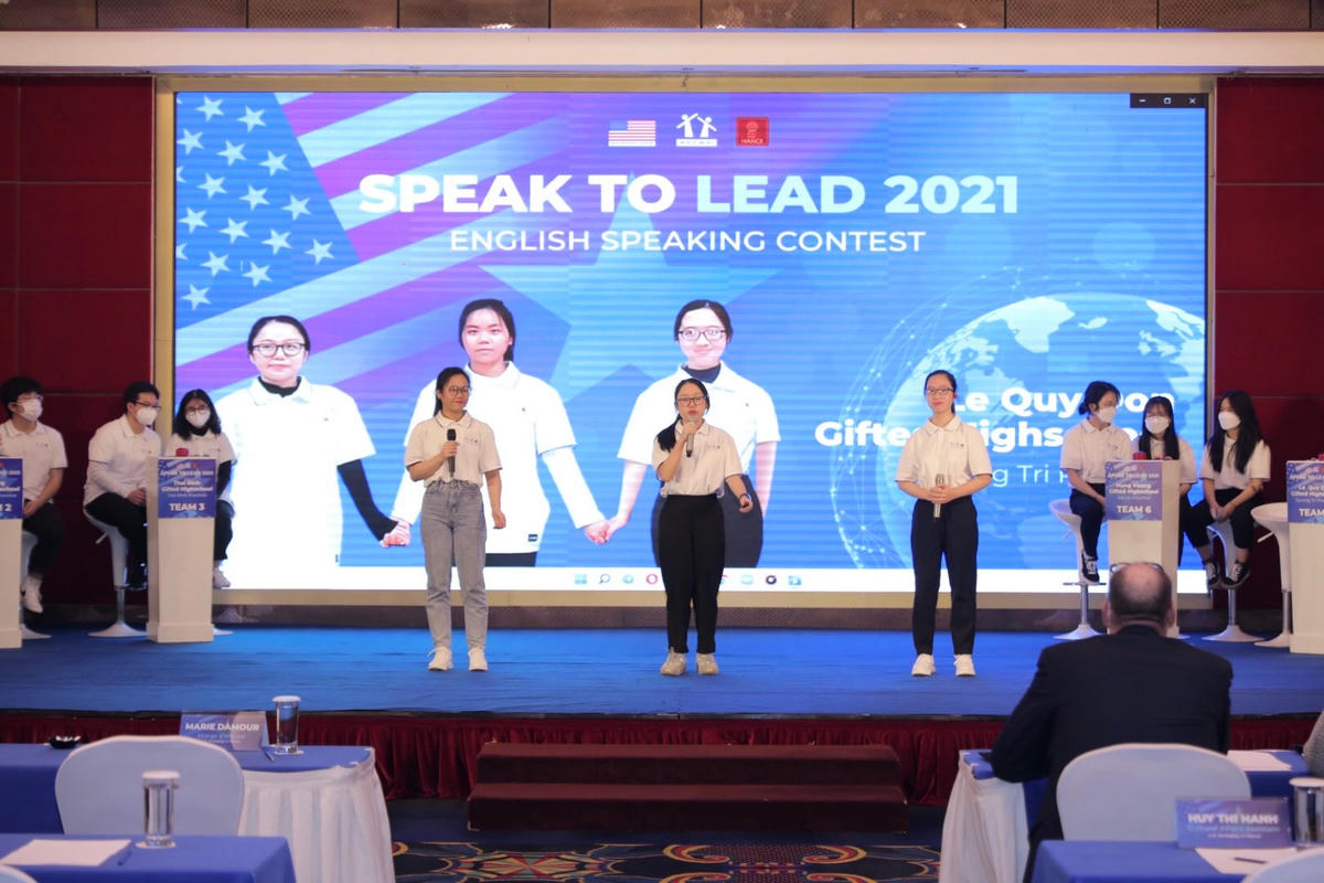 Đội thi trường THPT Lê Quý Đôn (Quảng Trị).