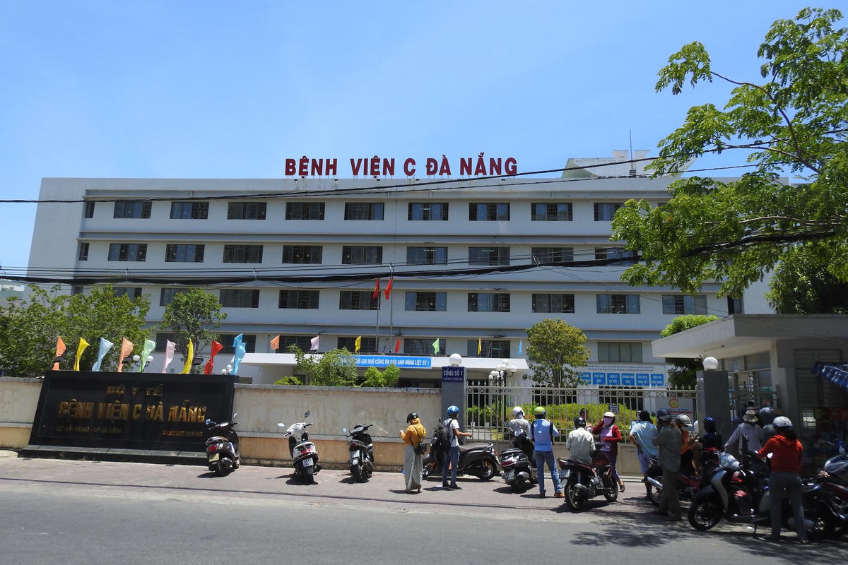 Ngày 24/7, Bệnh viện C (Đà Nẵng ) được khoanh vùng ở mức độ hẹp, chờ kết quả xét nghiệm cuối cùng từ Viện Vệ sinh dịch tễ Trung ương. Ảnh Thanh Tùng.