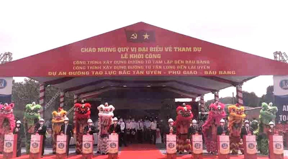 Lãnh đạo tỉnh Bình Dương nhấn nút khởi công tại buổi lễ.