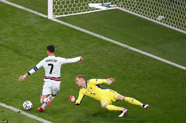 Ronaldo lập thêm những kỷ lục bằng 2 bàn thắng vào lưới Hungary