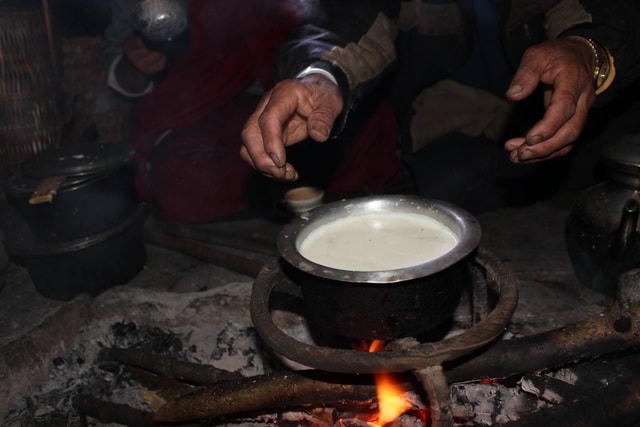 Trà sữa - thức uống quen thuộc mỗi ngày của người Bhutan.  