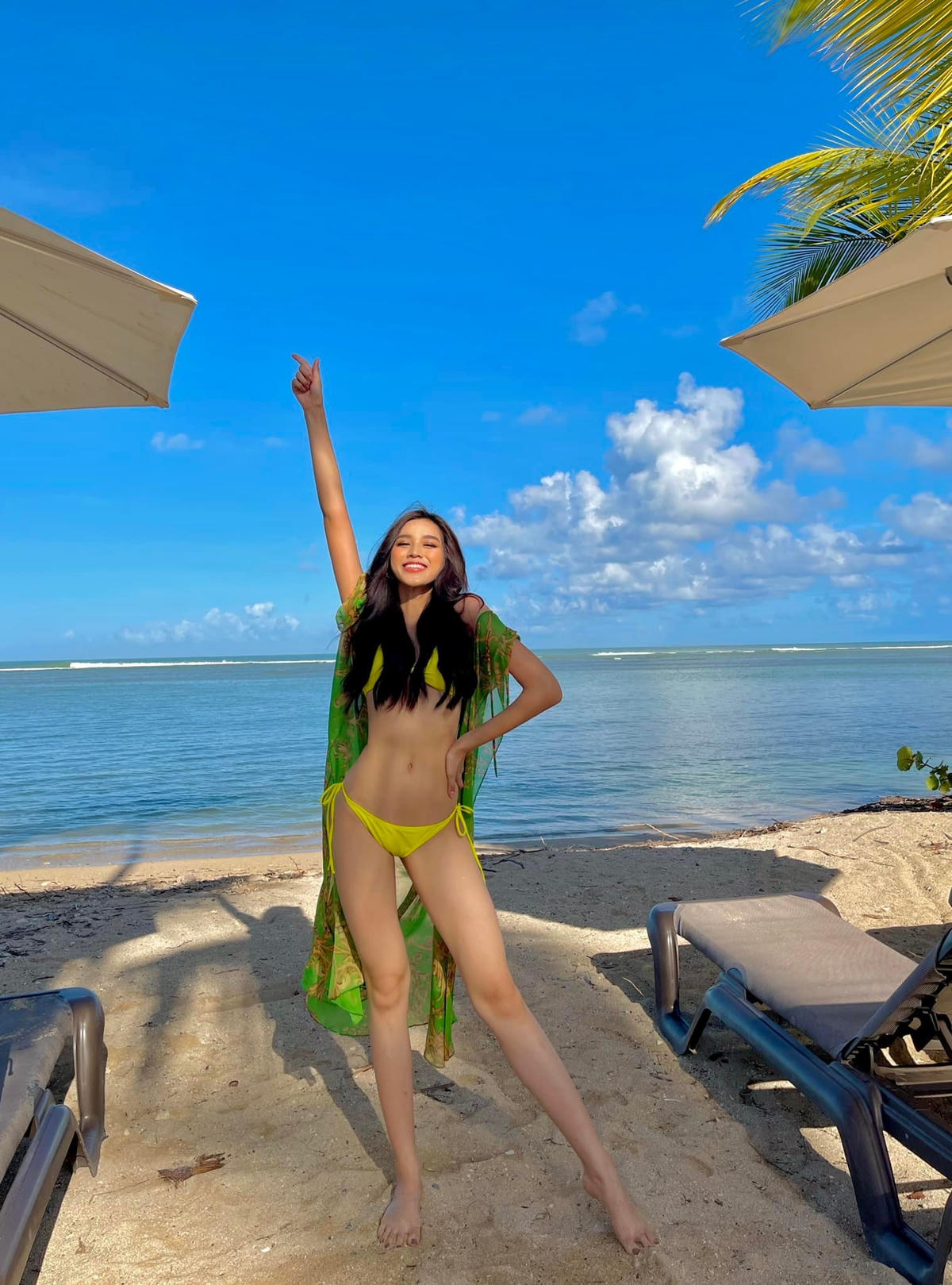 Trước đó, nàng Hậu Việt Nam đăng tải loạt khoảnh khắc diện các bộ bikini lên trang cá nhân.
