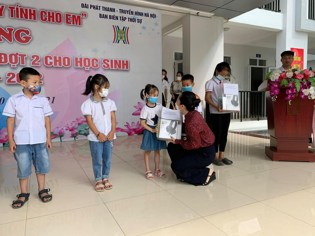 Chương trình cùng em học tốt trong đại dịch Covid-19: Tiếp sức cho các em tới trường