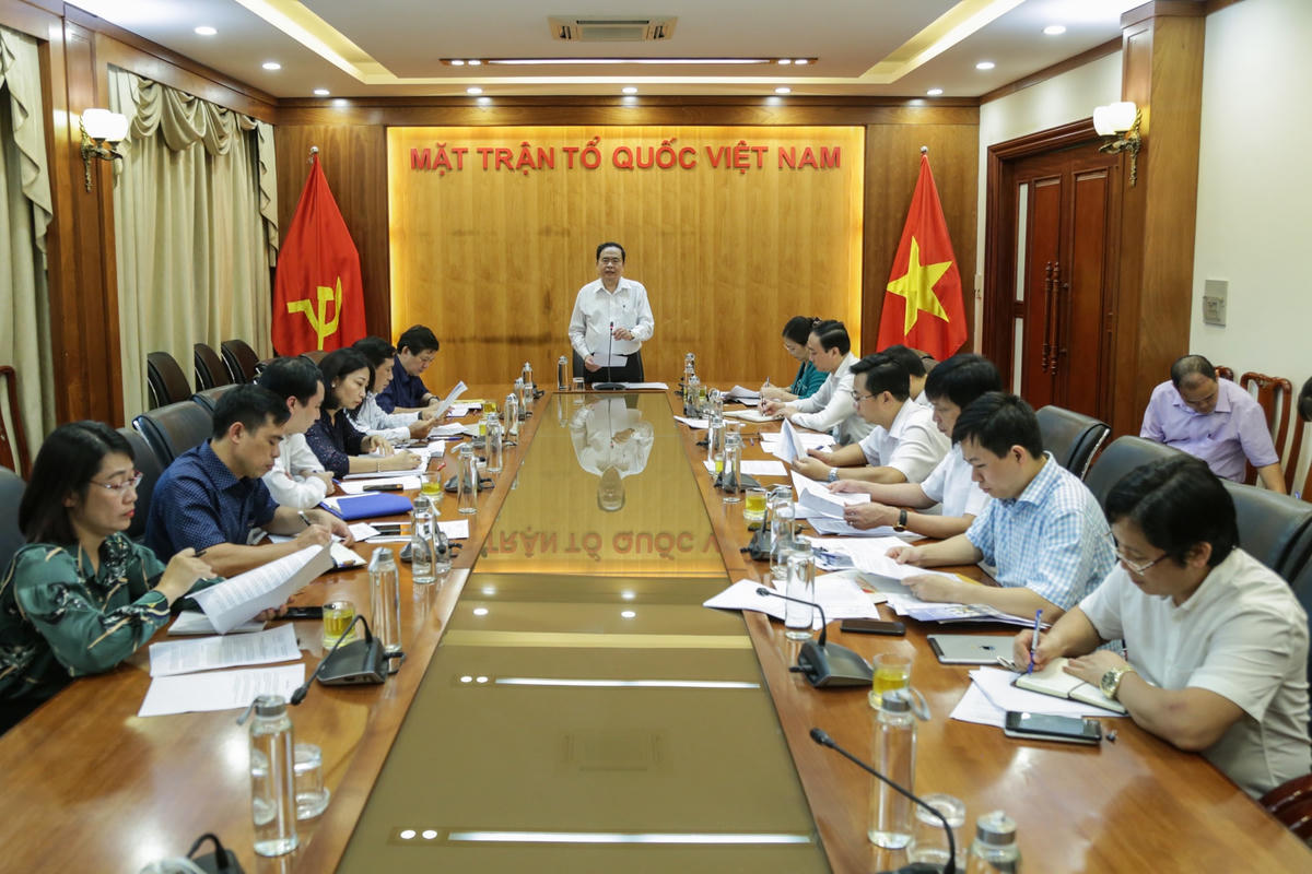 Chủ tịch Trần Thanh Mẫn chủ trì cuộc họp Ban Tổ chức Chương trình. Ảnh: Quang Vinh.