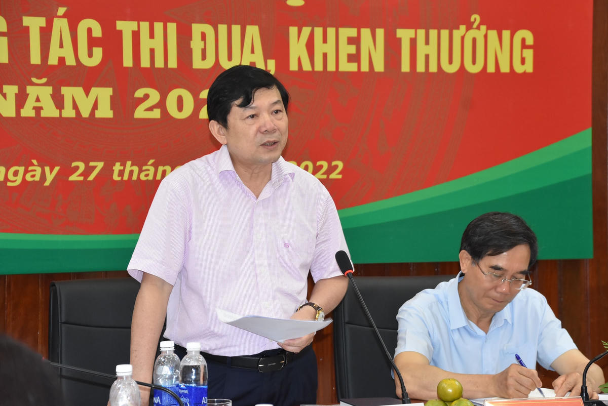 Phó Chủ tịch Nguyễn Hữu Dũng phát biểu tại Hội nghị.