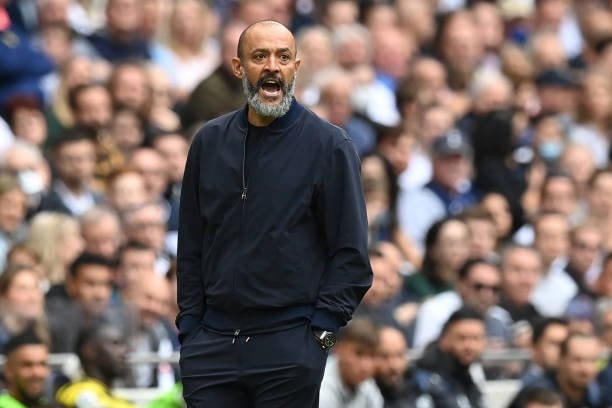 HLV Nuno Santo đi vào lịch sử CLB khi khởi đầu Premier League với chuỗi 3 trận toàn thắng.