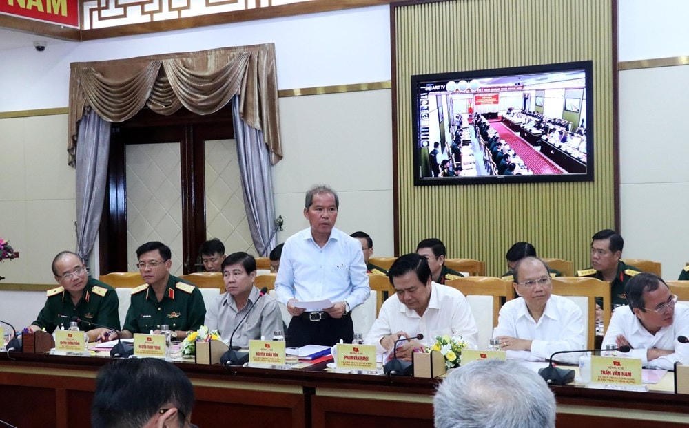 Lãnh đạo các địa phương trên địa bàn Quân khu phát biểu tại Hội nghị. Ảnh: TTXVN.
