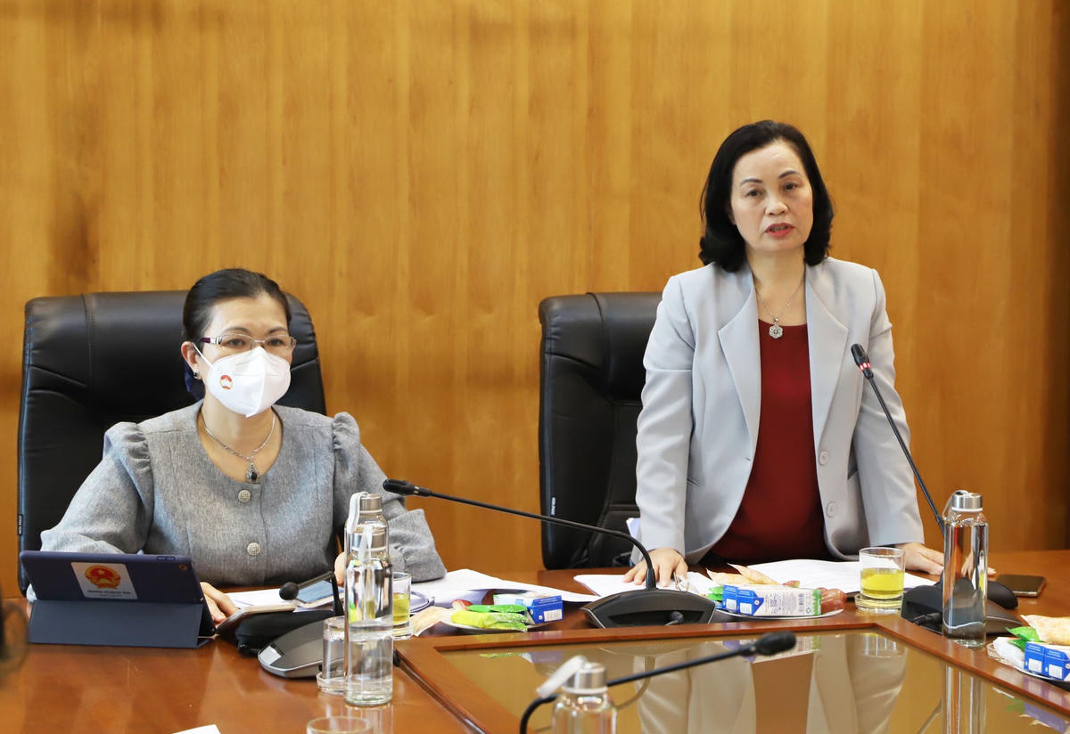 Bà Bùi Thị Thanh, Chủ nhiệm Hội đồng tư vấn về Dân tộc UBTƯ MTTQ Việt Nam phát biểu tại Hội nghị.