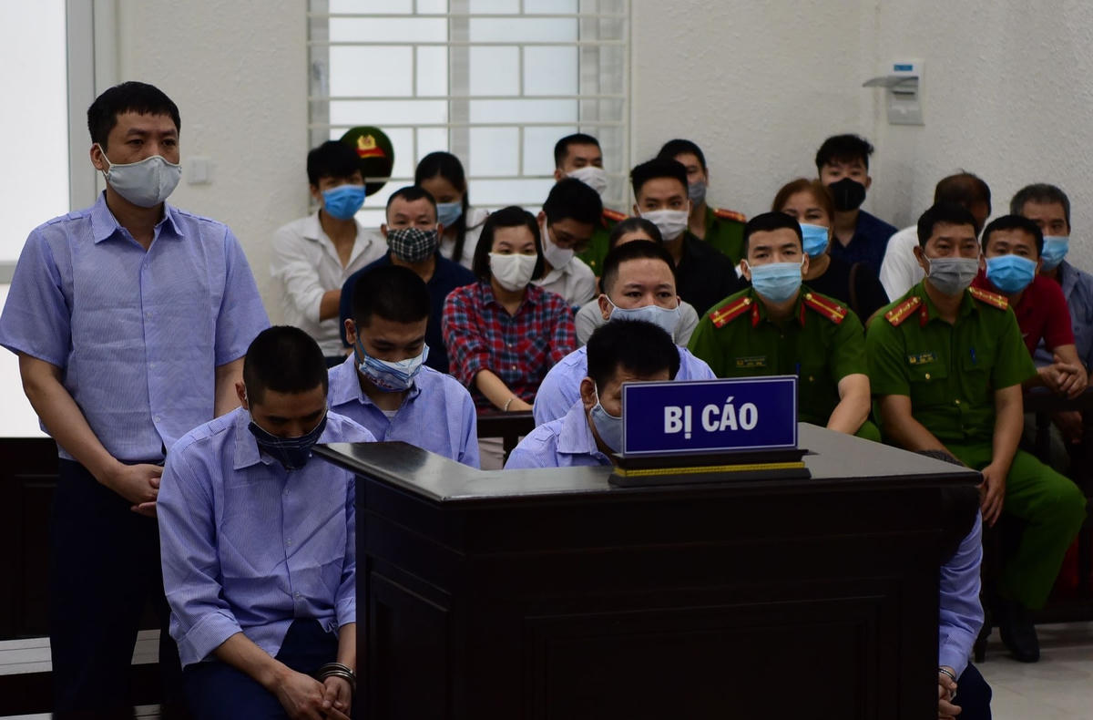 Các bị cáo tại toà.