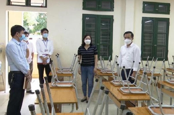 Kiểm tra các trường THCS trên địa bàn huyện Ba Vì để đảm bảo điều kiện an toàn cho học sinh trở lại trường vào ngày 8/11.