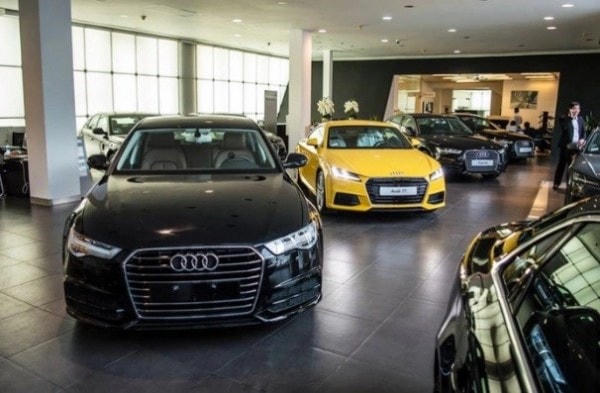 Nhiều nhà nhập khẩu xe đòi công bằng khi so với việc xe trong nước được giảm 50% phí trước bạ.