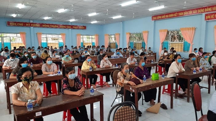 Cử tri tham dự tiếp xúc thực hiện tốt phòng chống dịch Covid-19.