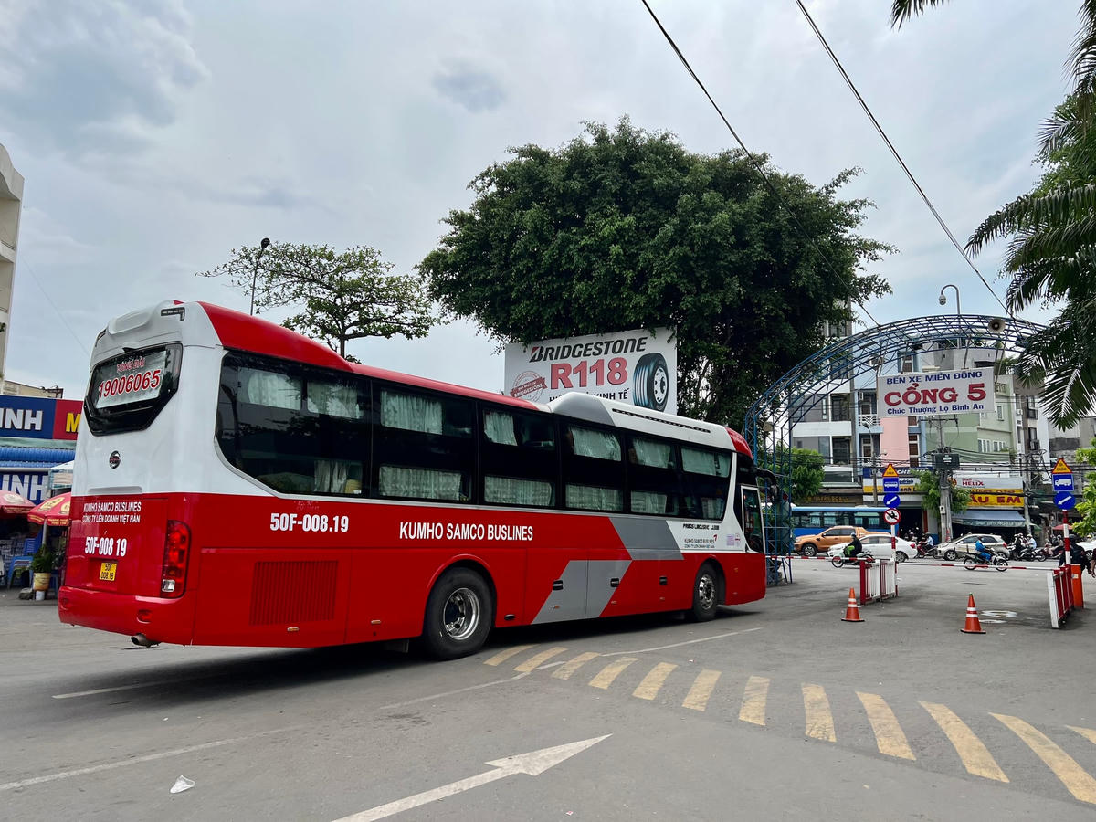 Bến xe miền Đông yêu cầu đơn vị vận tải không tăng giá vé dịp Giỗ Tổ Hùng Vương.    Ảnh: Nam Phong