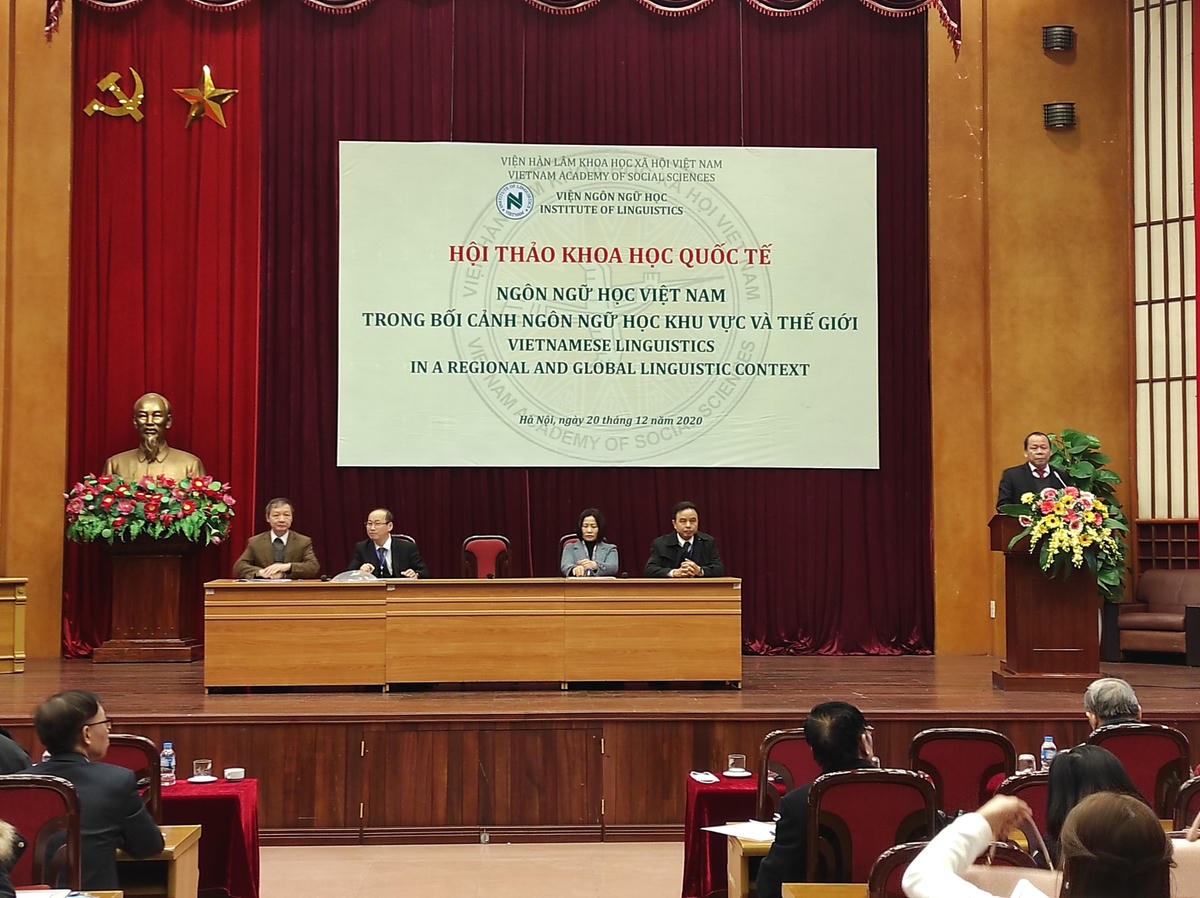 Giữ gìn sự trong sáng và phát triển của tiếng Việt