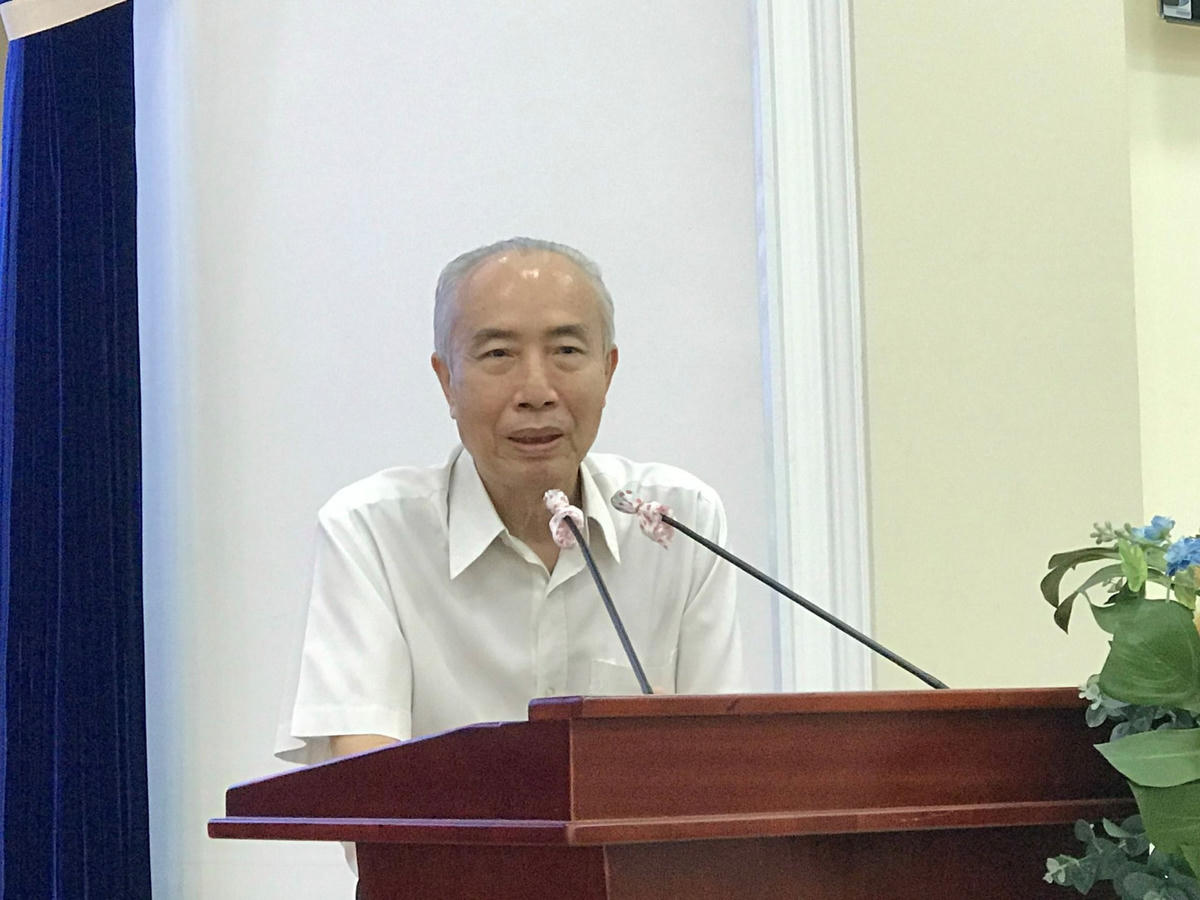 Ông Huỳnh Đảm, nguyên Chủ tịch UBTƯ MTTQ Việt Nam chia sẻ tại buổi ra mắt bộ sách. (Ảnh: Quốc Định).