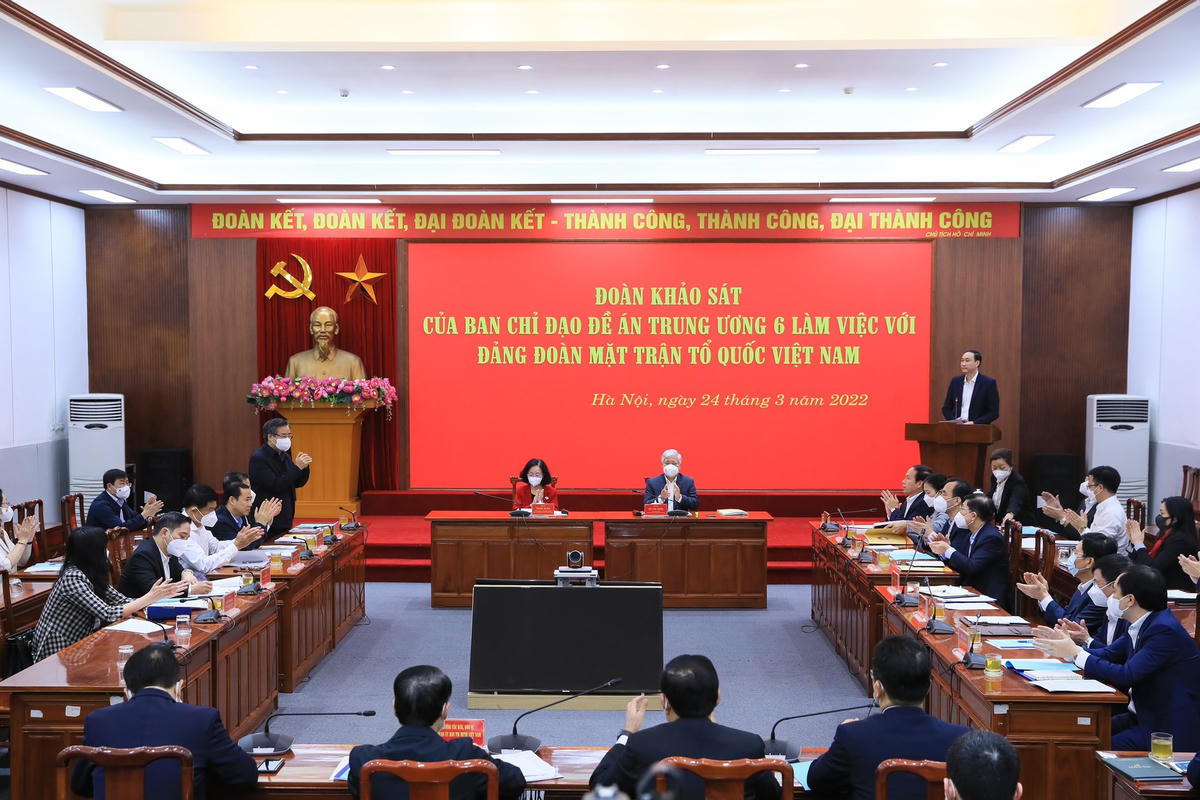 Quang cảnh buổi làm việc.